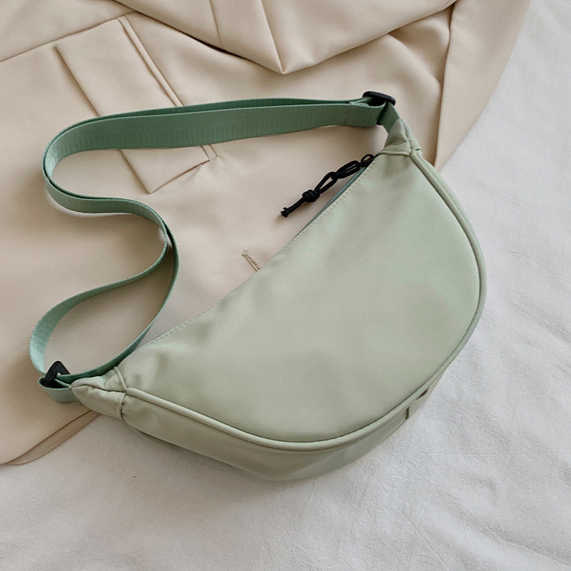 Nylon dumpling bag for women 2023, a trendy Korean style, simple and fashionable single-shoulder bag, a popular large-capacity crossbody waist bag details Picture