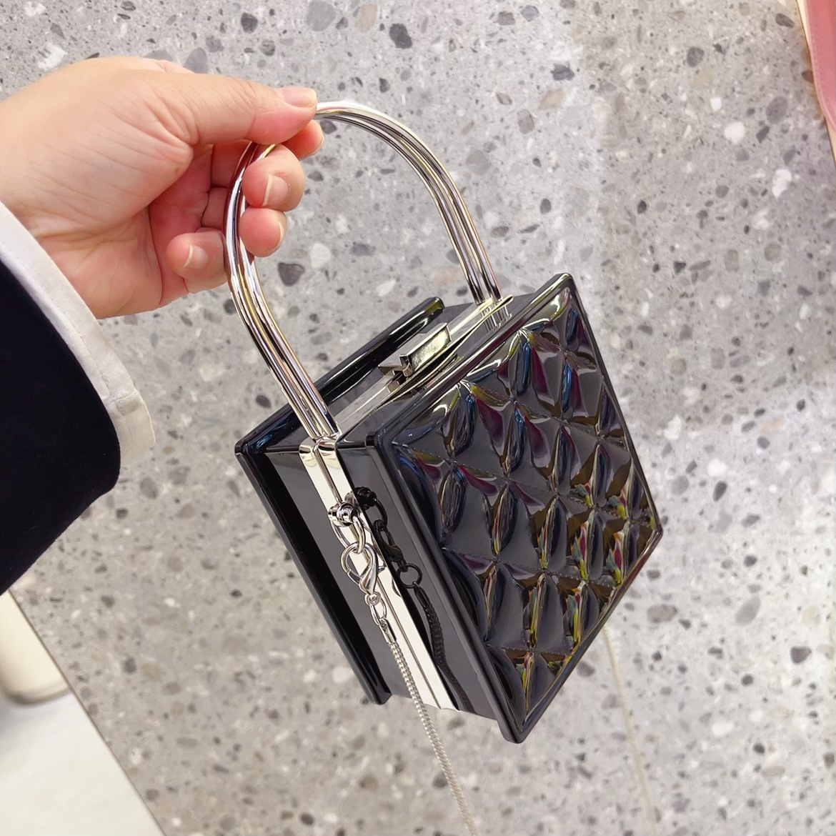 2025 New cross-border foreign trade women's bag, retro chain mini jelly bag opening red envelope box bag Application Scenario