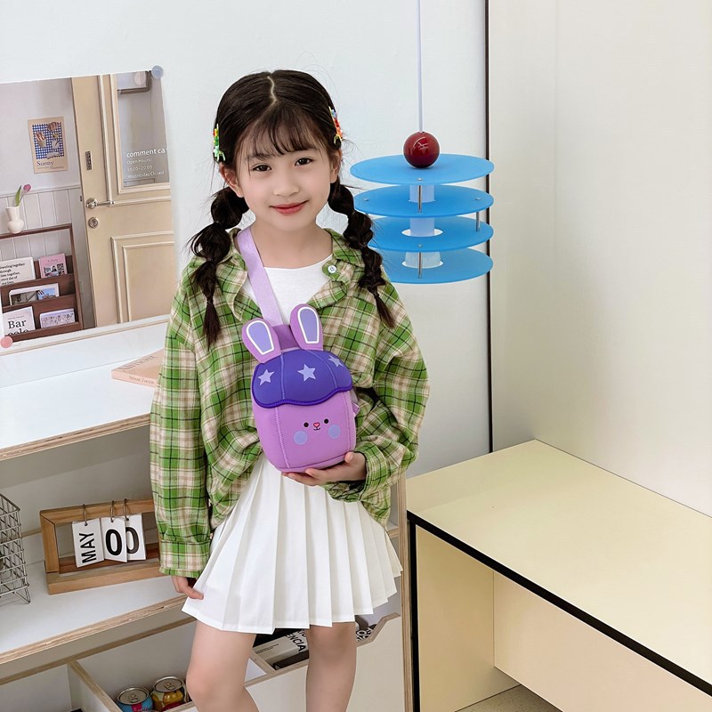 Super cute little rabbit children's chest bag, small backpack, boys going on outdoor trips, girls adorable baby loose change bag Application Scenario