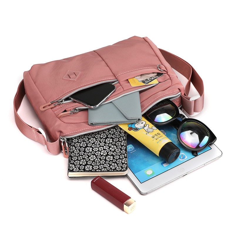 Colorful Fox 2025 New Style fashionable and simple single-shoulder crossbody bag for women, large-capacity versatile and water-resistant backpack Application Scenario