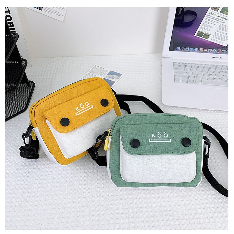 A cute and versatile 2024 new Japanese-style canvas small bag for women's crossbody, a unique student single-shoulder small square bag Application Scenario