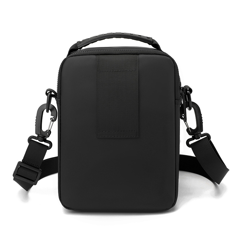 Wepower's new minimalist men's small bag, a trendy crossbody bag that can be worn with a belt, a shoulder bag, and a hand-held shoulder bag Application Scenario