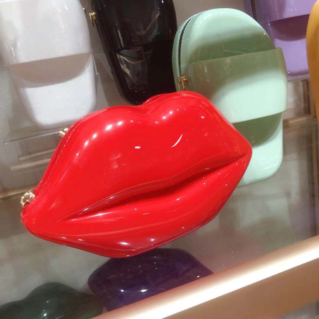 Cross-border Women's Bag 2025 Korean Trend Jelly Bag, patent leather lip bag, loose change clutch bag, Personalized makeup chain bag Application Scenario
