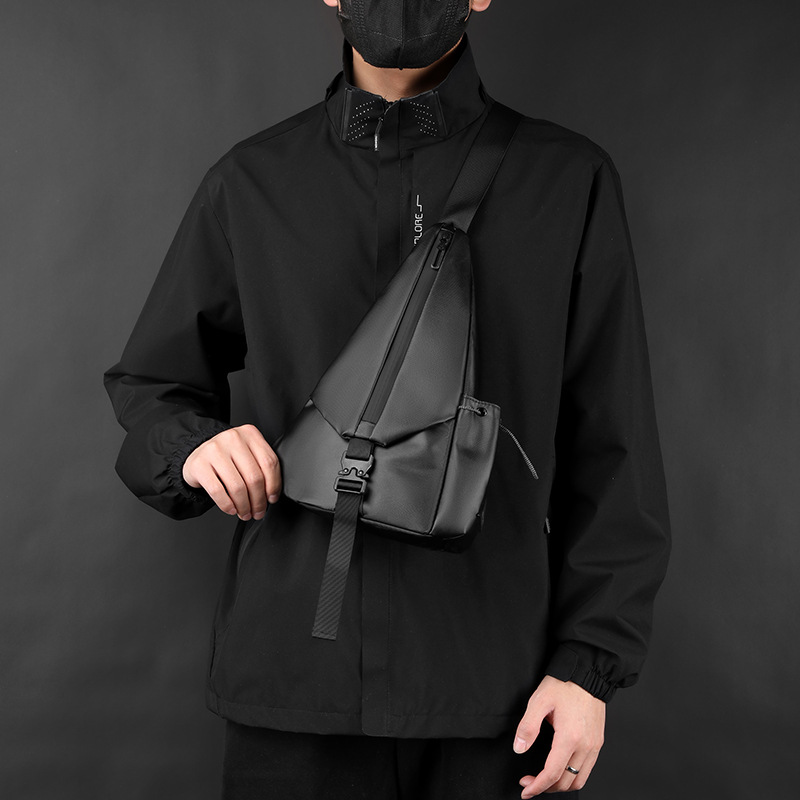 WEPOWER's new men's large-capacity chest bag is a casual and fashionable water-resistant crossbody single-shoulder commuter mini backpack details Picture