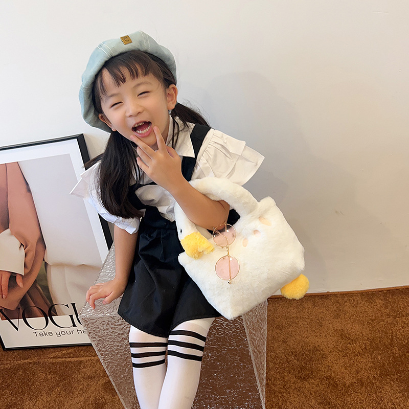 New plush and funny poached egg portable chain crossbody bag, cute and simple children's single-shoulder bag details Picture