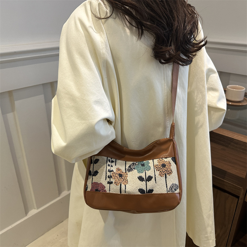 A high-end, niche single-shoulder bag for women, new large-capacity, fashionable and simple canvas underarm bag, stylish and versatile crossbody bag Specification drawing