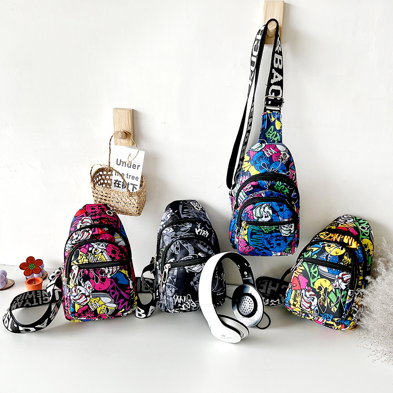 2022 New Korean-style fashionable children's single-shoulder crossbody bag, trendy, casual and personalized printed small backpack on the chest full figure