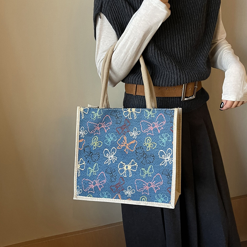 New cross-border flower-shaped handbag with large capacity 2025 Spring Fashion trend Application Scenario