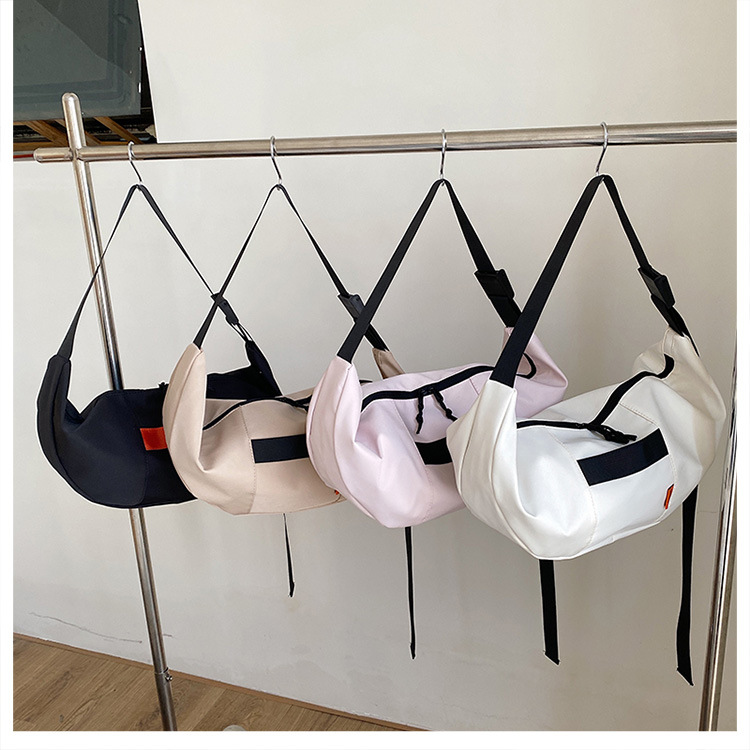 The new large-capacity Korean streetwear crossbody bag is selling well. It's a casual postman single-shoulder bag for students and a simple dumpling bag for girls full figure