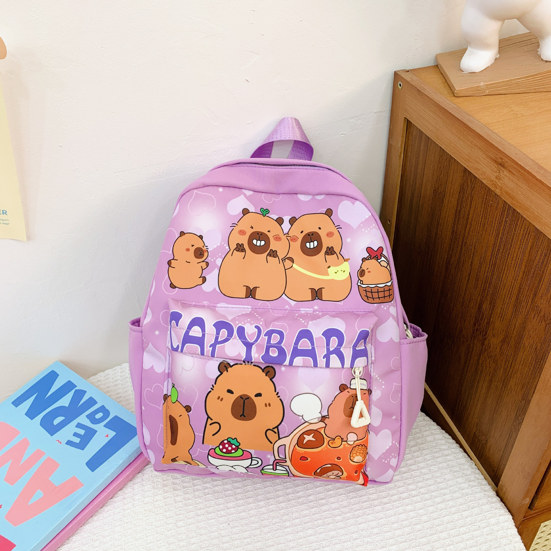 Fashionable kindergarten cute cartoon backpack, Kapibala popular small schoolbag new style, 3-6 years old children's shoulder trend details Picture