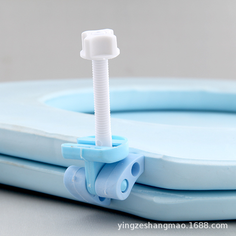 Foamed soft toilet seat cover, thickened EVA toilet seat cover, toilet accessories, U-shaped and V-shaped old-fashioned foam cover plate Application Scenario