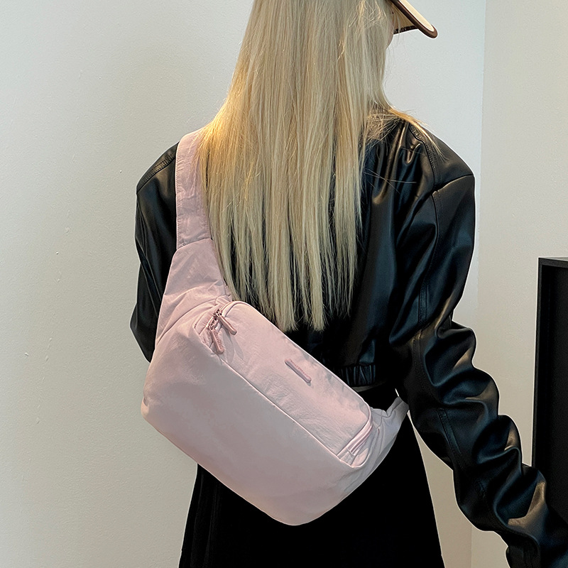 Colorful Fox's new women's crossbody single-shoulder bag in macaron color, simple and versatile for commuting, with a chest bag and waist bag full figure