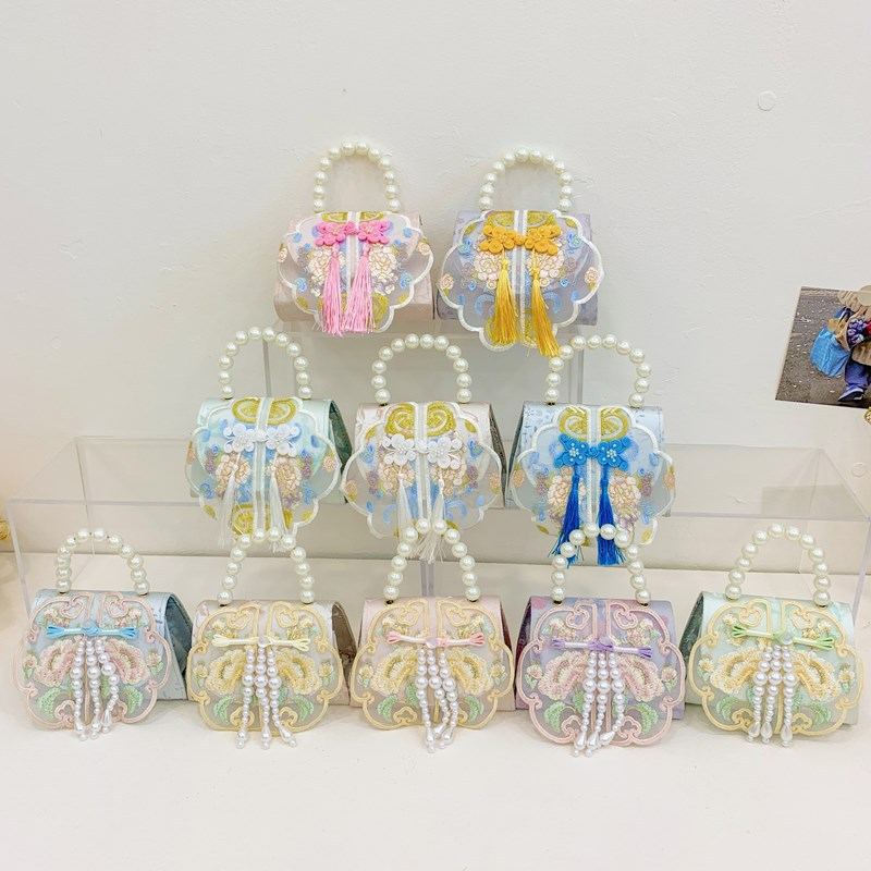 New children's ancient-style bag, fashionable embroidered princess crossbody bag, stylish girl Hanfu accessory pearl handbag full figure