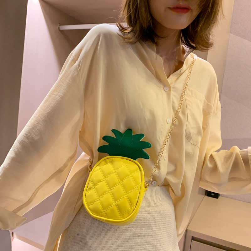 2020 New personalized women's bag, pineapple and strawberry bag, color-blocking chain, single-shoulder crossbody small bag, creative backpack for export details Picture