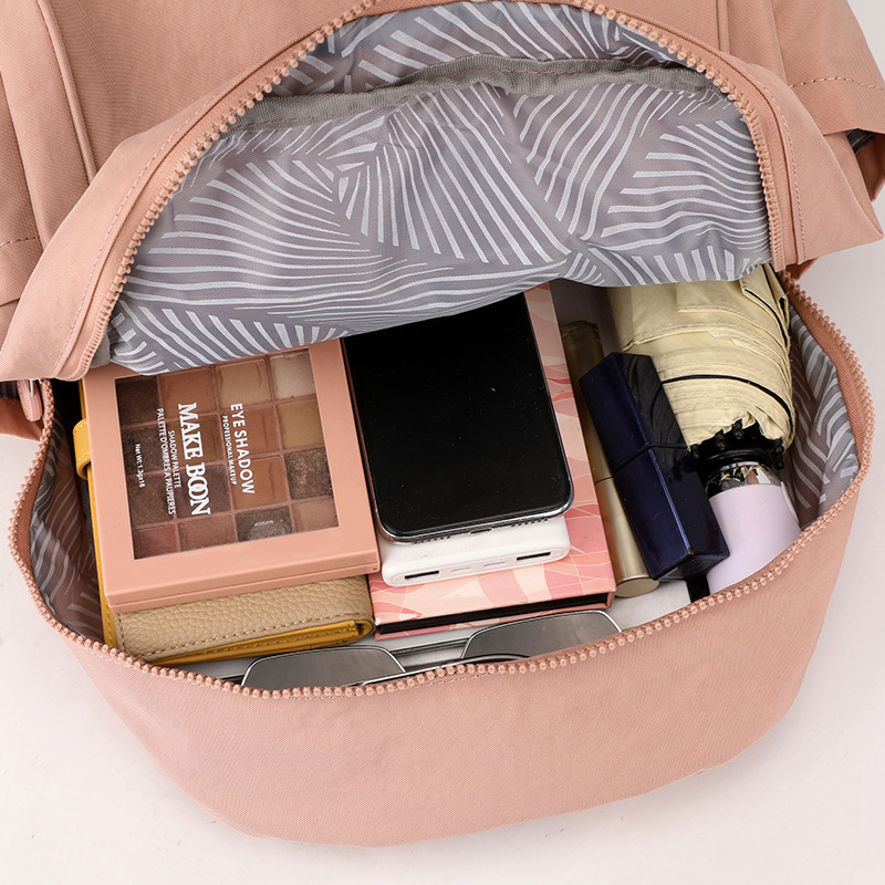 Colorful Fox's new women's backpack is a fashionable and trendy casual backpack with a large capacity and water repellent for students Application Scenario