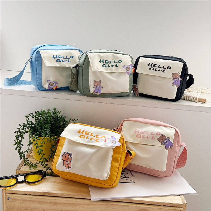 The 2020 new Korean version of the fresh and simple single-shoulder bag for girls is a fashionable and cute student bag for girls full figure
