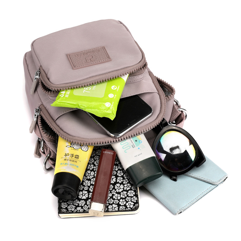 2025 New fashionable and trendy single-shoulder bag for women, outdoor casual, mobile phone key, coin purse, water-resistant nylon bag Application Scenario