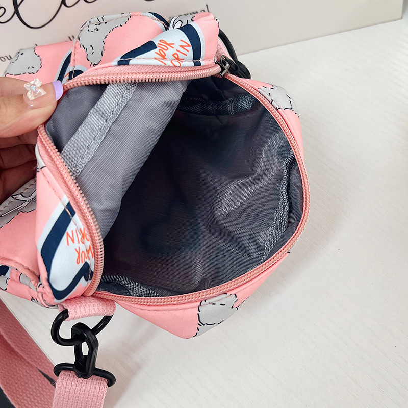 Cute and heart-shaped Nylon small bag for women, new mobile phone bag, loose change, Japanese-style small square bag, Korean-style shoulder bag, crossbody bag Application Scenario