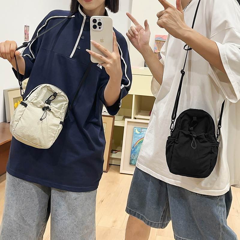 Solid-color nylon fabric bag for women, Spring 2025 new niche waist bag, ins casual pleated phone bag, crossbody bag for women details Picture