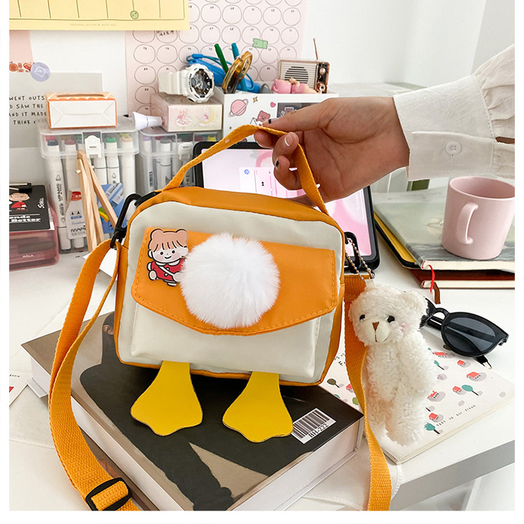 Creative and personalized duck-butted single-shoulder small square bag for women 2021 cross-border bag canvas mobile phone coin purse Application Scenario