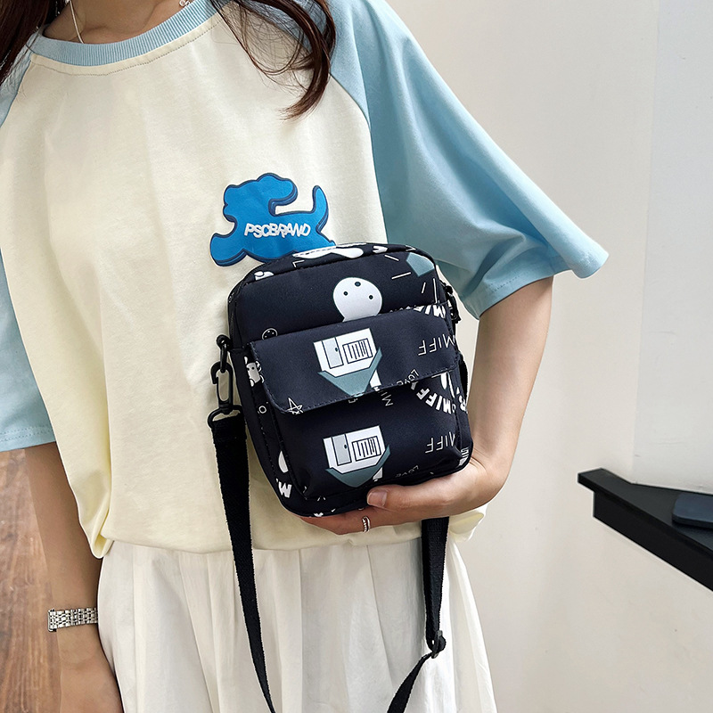New fashionable nylon single-shoulder bag for women 2024 summer, cute cartoon pattern mini versatile crossbody bag wholesale details Picture