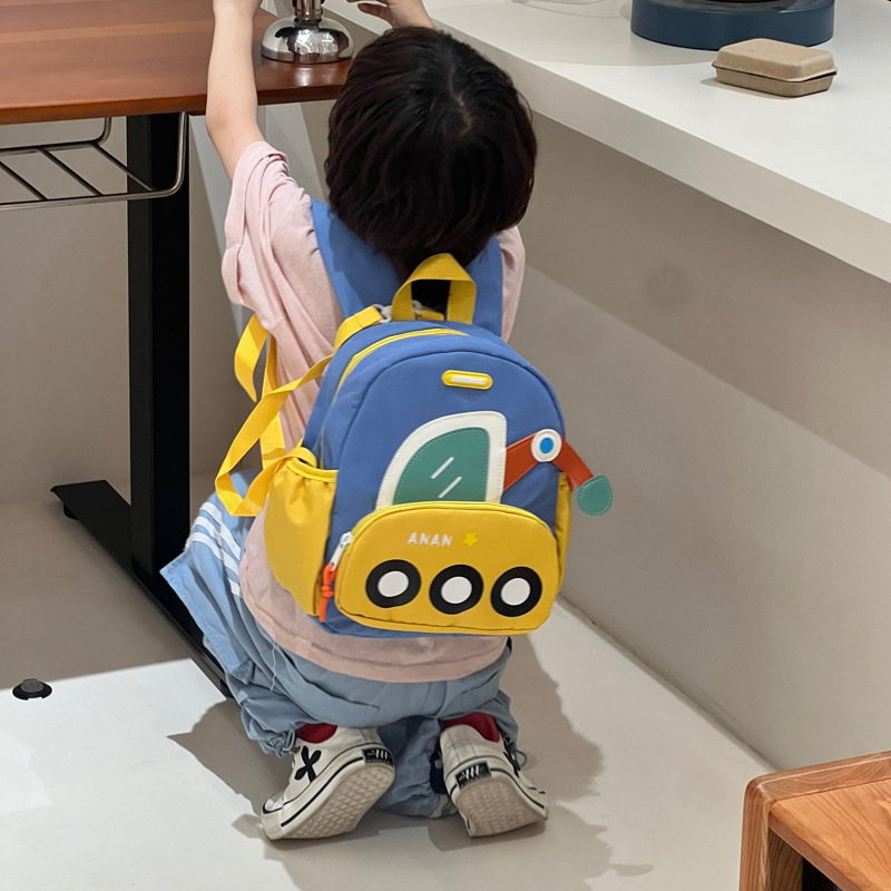 Fashionable and lightweight new kindergarten schoolbag, children's school entry storage backpack, baby girl cartoon car backpack Application Scenario