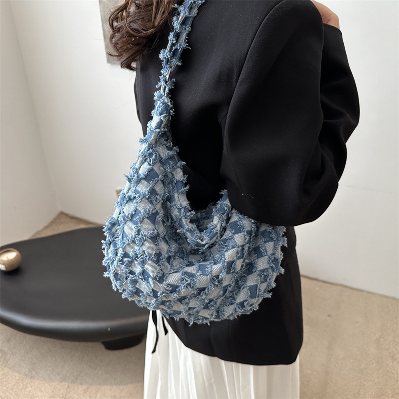 Casual and fashionable crossbody bag 2025 new style large-capacity simple checkered single-shoulder bag, personalized and versatile, lightweight underarm bag details Picture