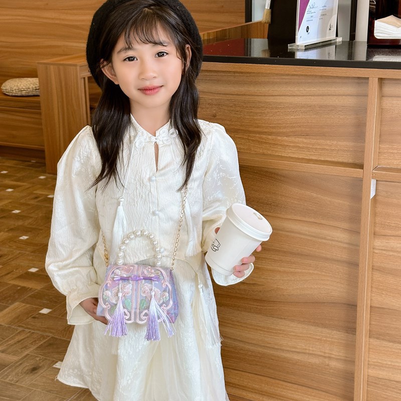 New Chinese-style girls' single-shoulder bag, sweet pearl hand-held princess handbag, cute tassel mini chain children's bag details Picture