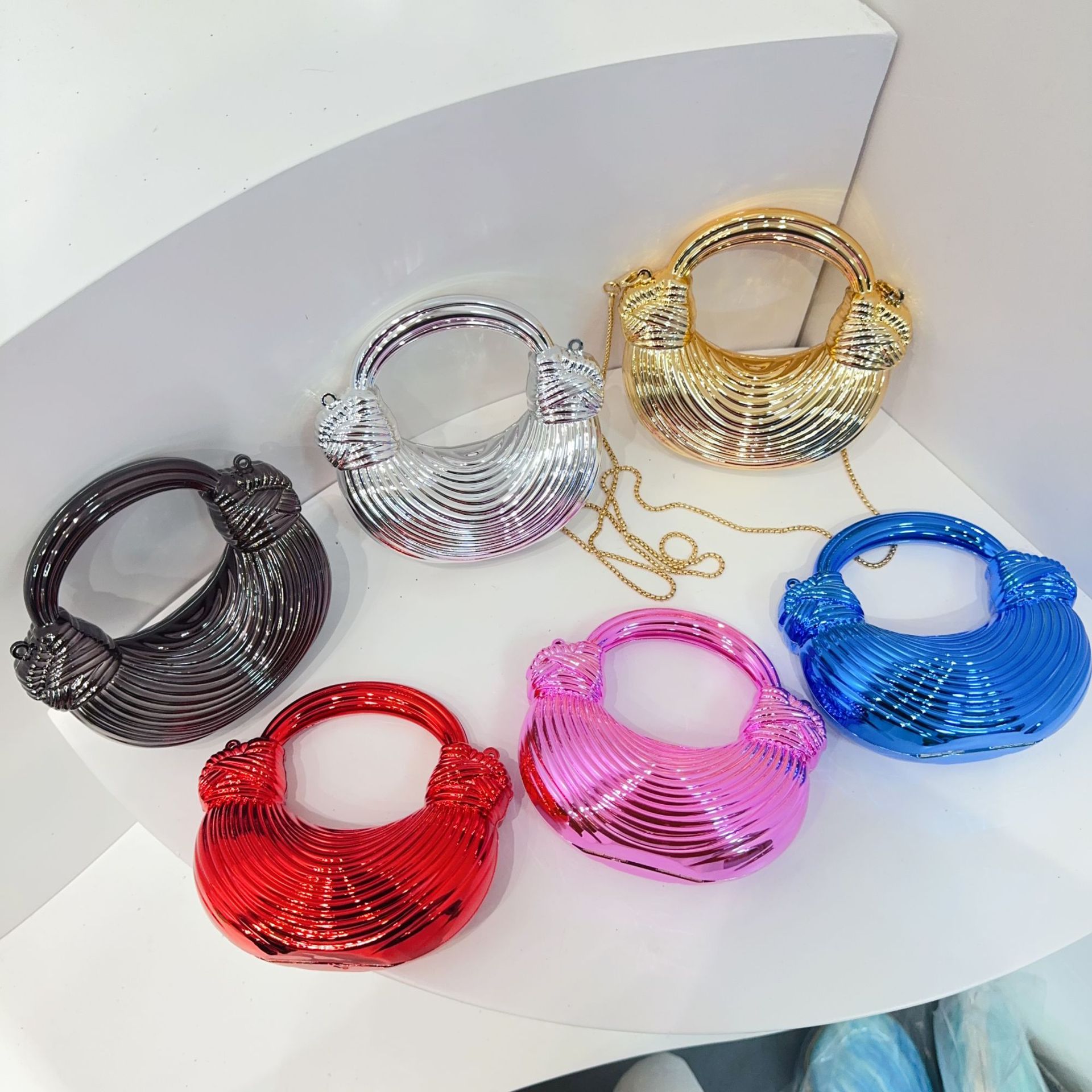 Cross-border foreign trade acrylic high-end ramen Dumpling Bag 2025 New cross-border fashionable diamond-shaped hand-carried chain bag details Picture