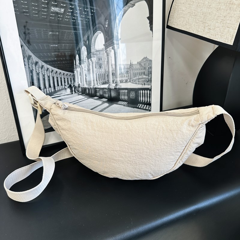 The same style women's crossbody bag as the U family fitting room, summer versatile women's dumpling bag, student single-shoulder bag factory supply details Picture