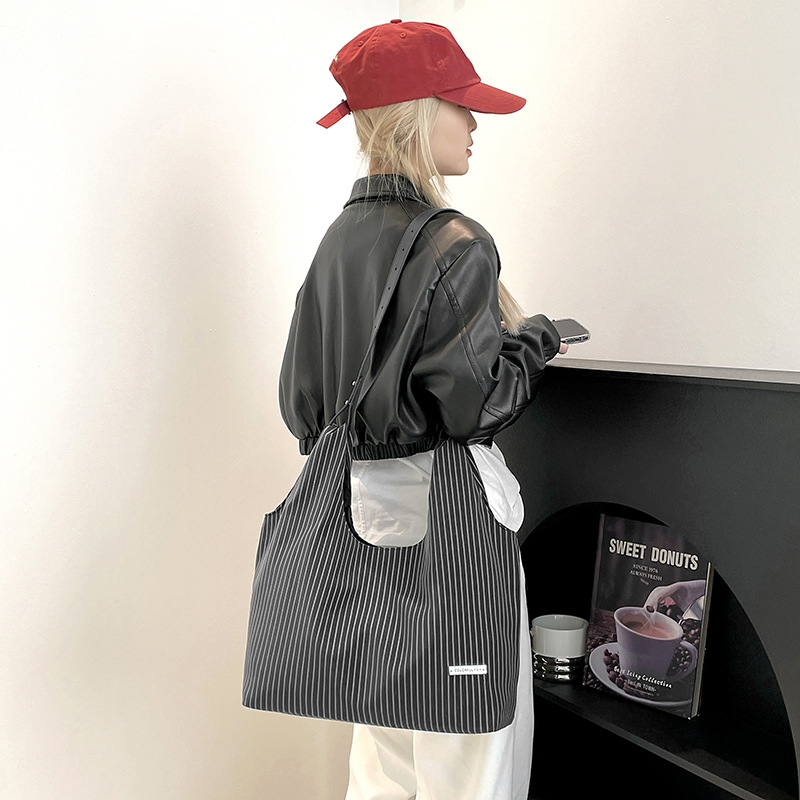 Colorful Fox Korean fashion trend casual Tote Bag 2025 New style Student commuting single-shoulder bag Specification drawing