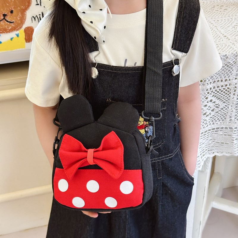 Super cute and adorable children's backpack, fashionable canvas bag, single-shoulder crossbody bag for boys and girls, stylish princess travel small bag Application Scenario
