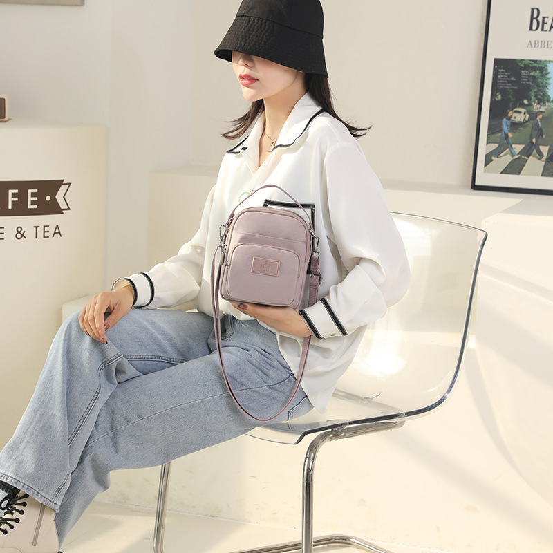 2025 New fashionable and trendy single-shoulder bag for women, outdoor casual, mobile phone key, coin purse, water-resistant nylon bag details Picture