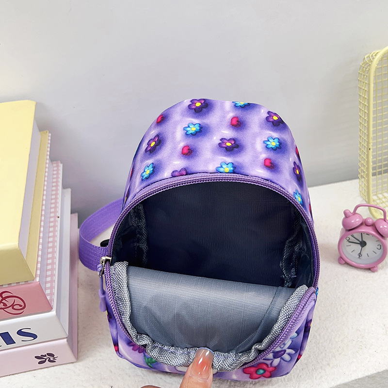 Wholesale of trendy children's bags, trendy chest bags, new Korean version summer girls' coin purse, single-shoulder bag, men's casual crossbody bag Application Scenario
