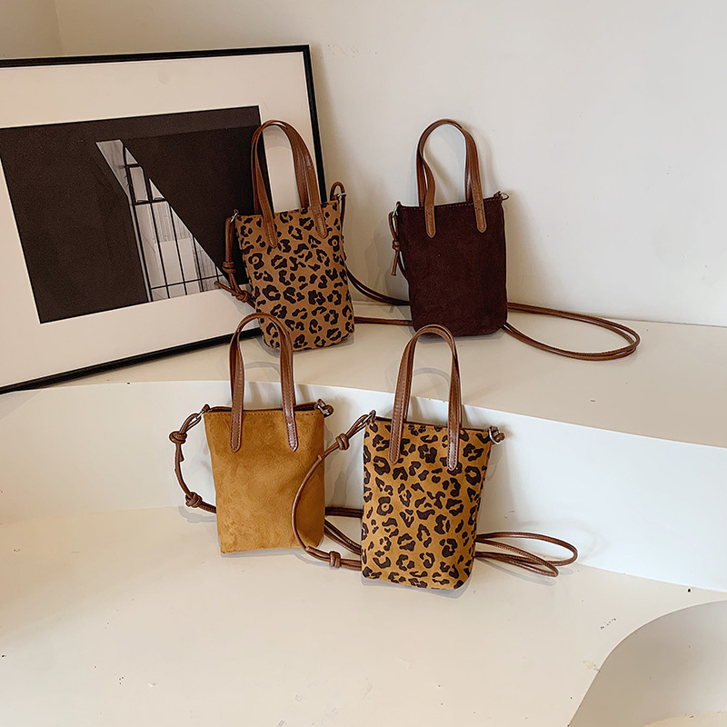 Retro niche leopard print bag, small square bag, new fashionable and versatile crossbody bag, suede suede mobile phone bag, women's customization available full figure