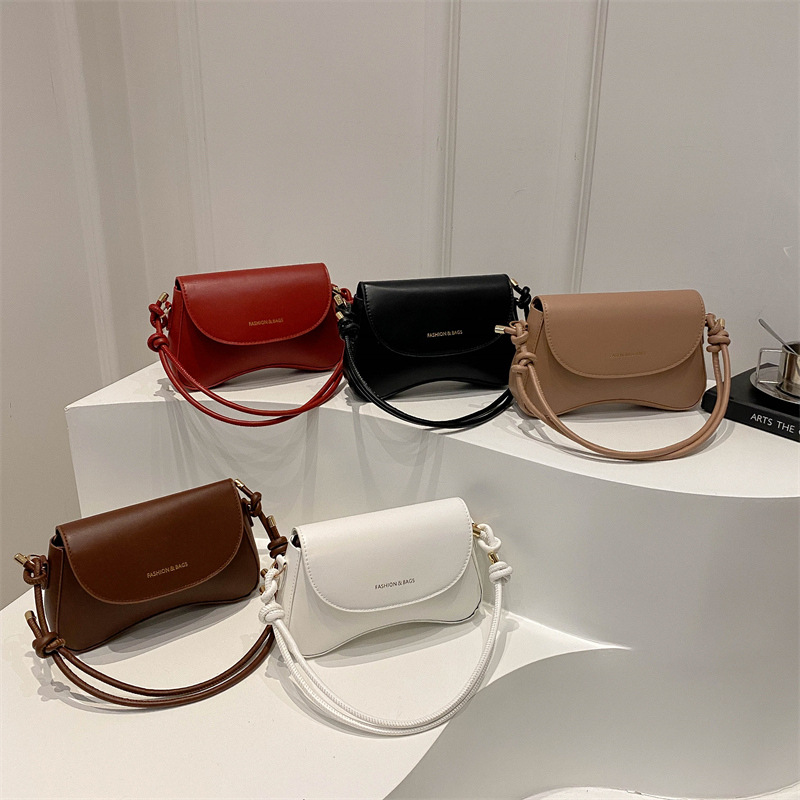 Retro and fashionable hand-held small square bag 2025 new style Hong Kong style stylish single-shoulder armpit bag high-end crossbody bag wholesale full figure