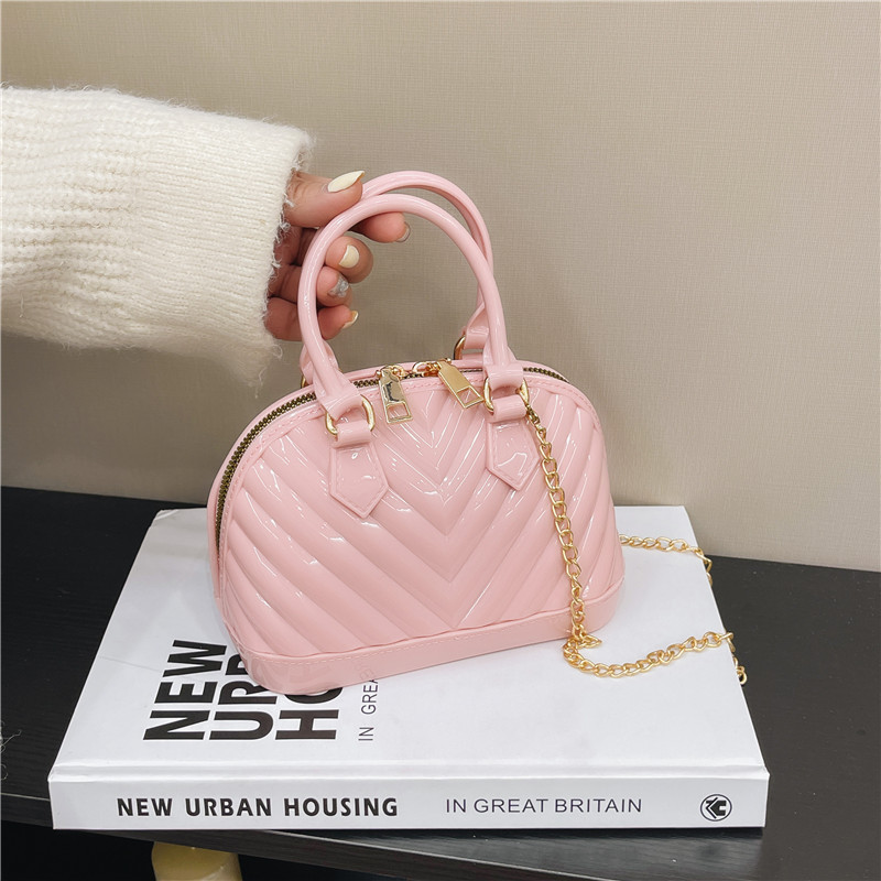 The new jelly bag for Spring/Summer 2025 is stylish. The children's bag is trendy. The hand-held shell bag is simple, casual and fashionable. It's a crossbody bag Specification drawing