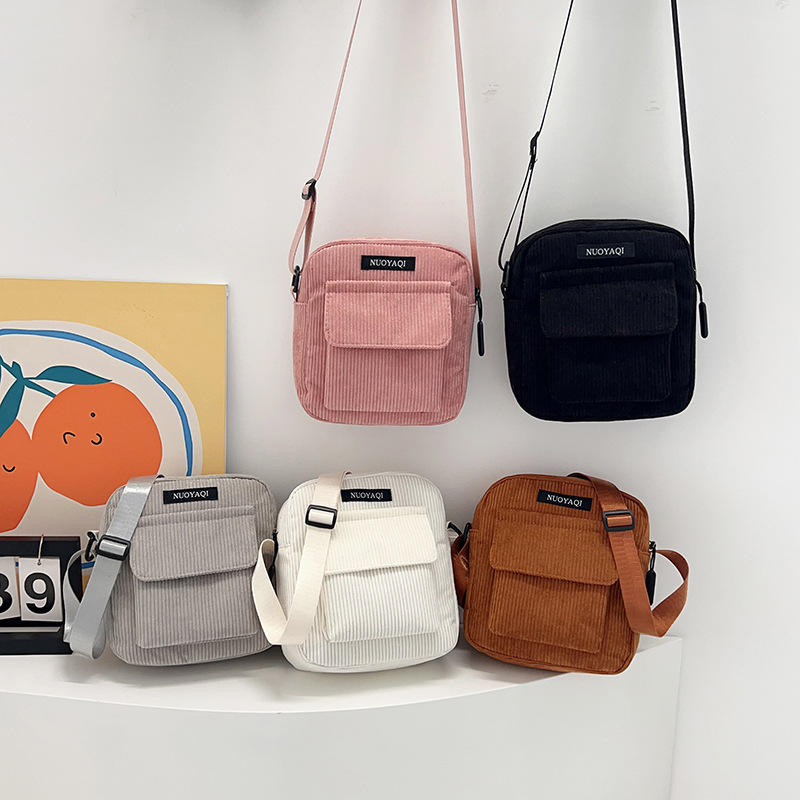 2025 New high-quality corduroy small square bag, fashionable, casual and versatile small shoulder bag, spring trend letter bag full figure