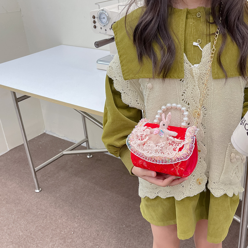 The 2025 new children's bag, a fashionable little chanel-style pearl princess bag, is a cute single-shoulder crossbody bag for little girls Specification drawing