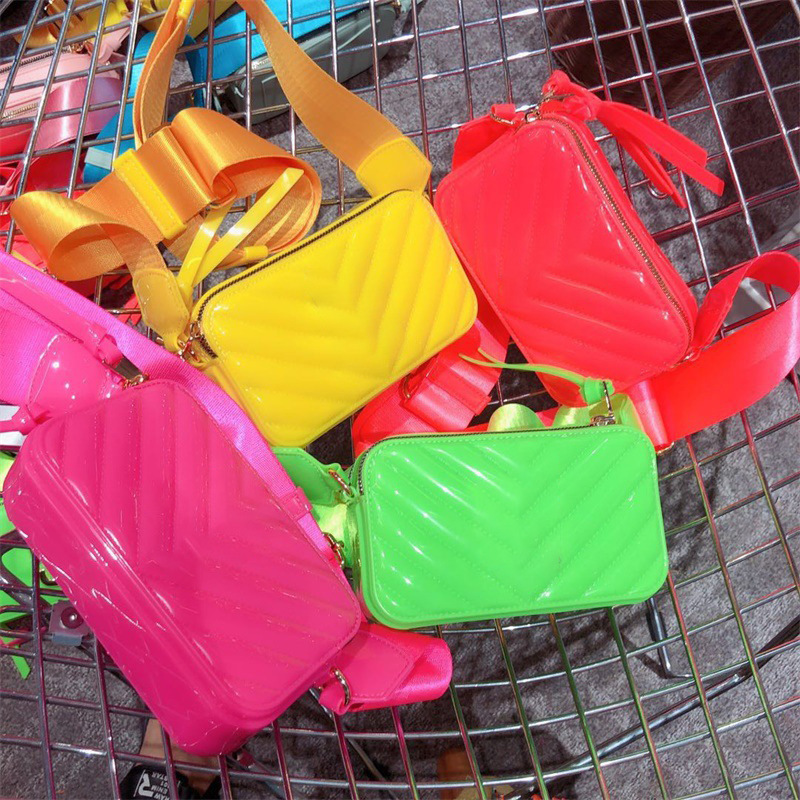2025 New trendy autumn jelly bag, camera bag, fashionable wide shoulder strap, single-shoulder crossbody bag, Marc bag, macaron color Application Scenario