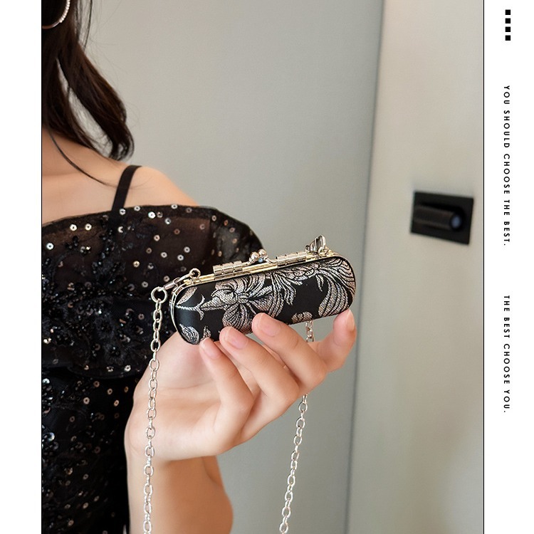 2025 New style ancient Chinese elements Hanfu crossbody, ethnic style retro mouth red envelope small bag, cheongsam bag full figure