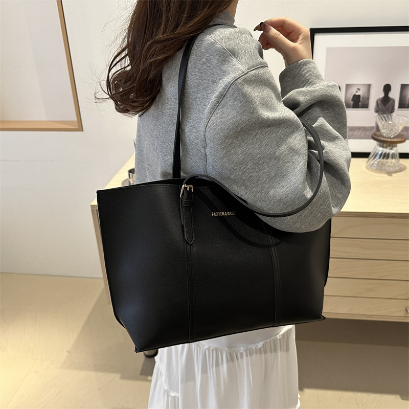 Wholesale of retro, simple and elegant tote bags from the manufacturer. New stylish, large-capacity single-shoulder bags for commuting and casual use Specification drawing