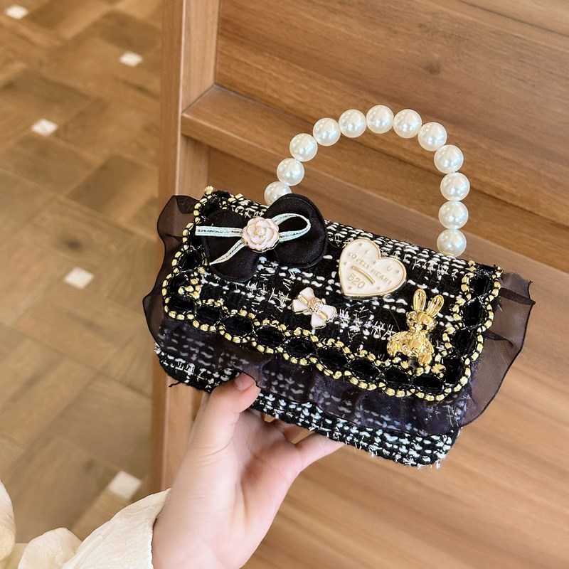 2025 New Korean version Little Chanel mini Girls' princess Pearl hand bag crossbody accessory bag for girls full figure