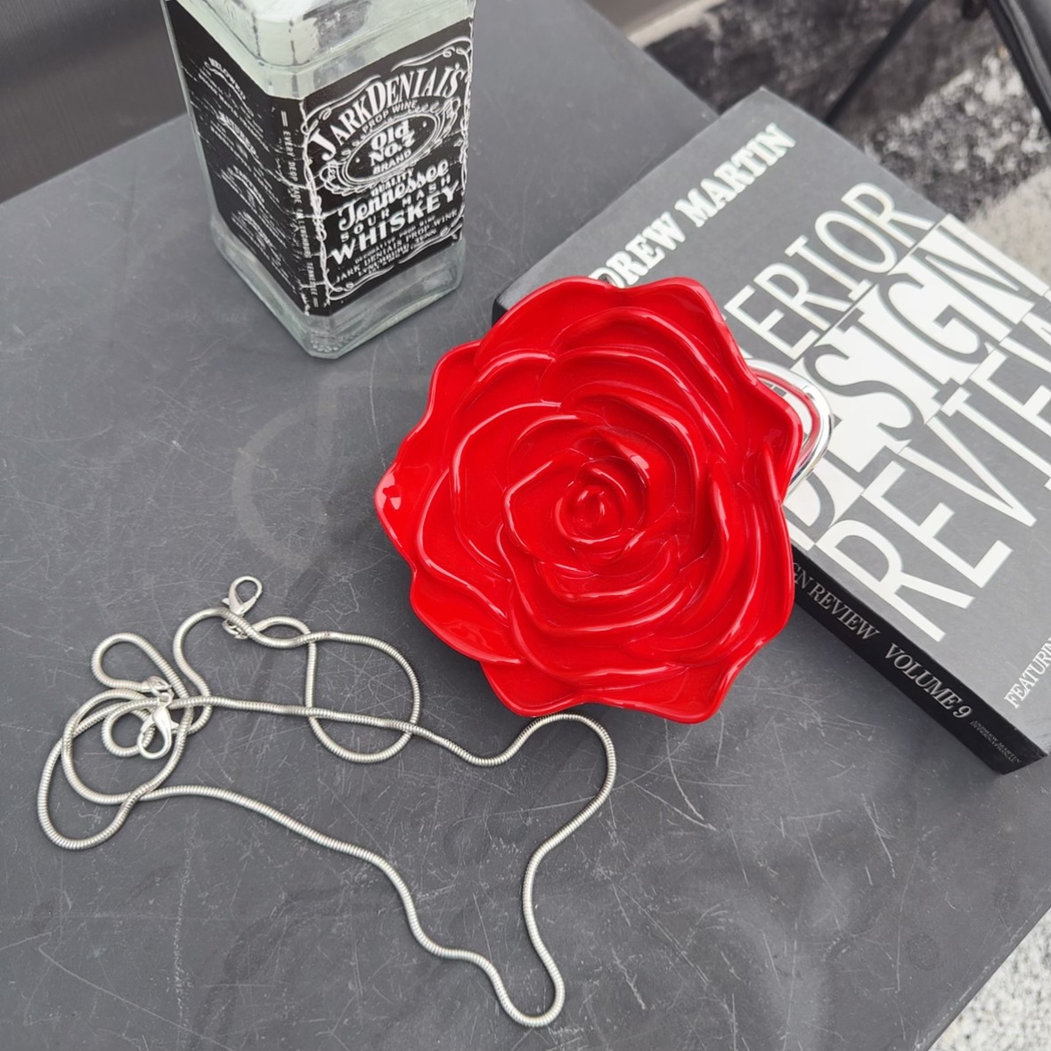 Elegant and stylish rose, versatile for autumn and winter, a box bag with a niche design and a sense of sophistication, a hand-held crossbody bag for dinner parties Item Picture