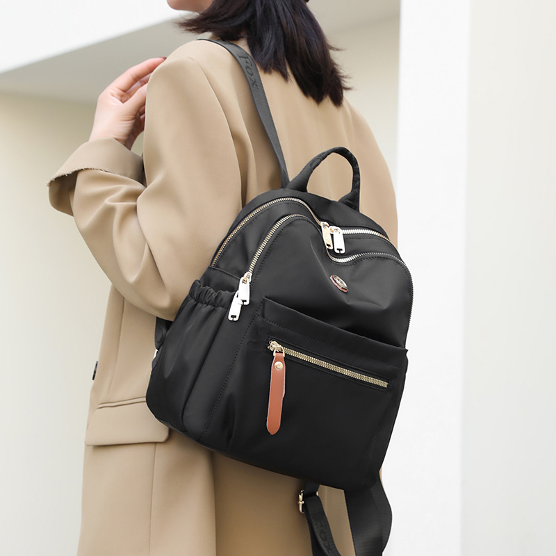 Colorful Fox's new large-capacity women's backpack, a Korean-style fashionable casual backpack with water-resistant nylon bag details Picture