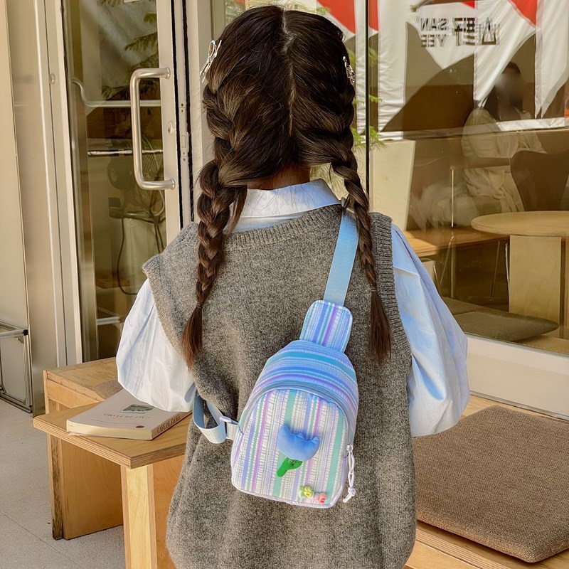 Cute and childlike cartoon kindergarten chest bag, fresh floral striped crossbody bag, portable single-shoulder bag for outdoor sports, girls Specification drawing