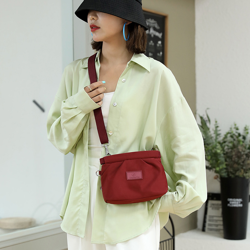 New women's bag 2025 Korean style crossbody bag, women's water-resistant nylon fabric single-shoulder bag, casual and versatile women's bag details Picture