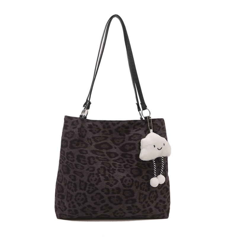 A large-capacity niche women's 2024 winter new casual tote bag with leopard print design and a fashionable single-shoulder bag Item Picture