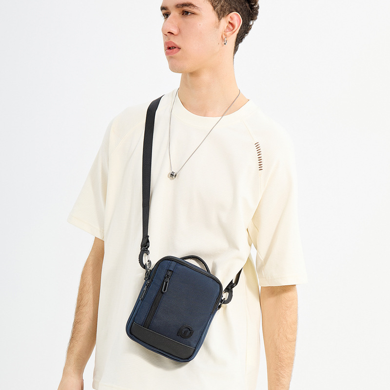 WEPOWER's new men's single-shoulder bag is a fashionable and casual portable wearable waist bag with a large capacity for outdoor use details Picture