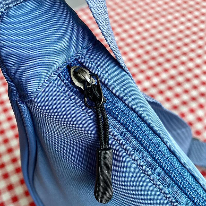 Nylon crossbody bag for women, 2024 new style trendy dumpling bag, lightweight small crossbody bag, underarm bag, simple single-shoulder canvas bag Application Scenario